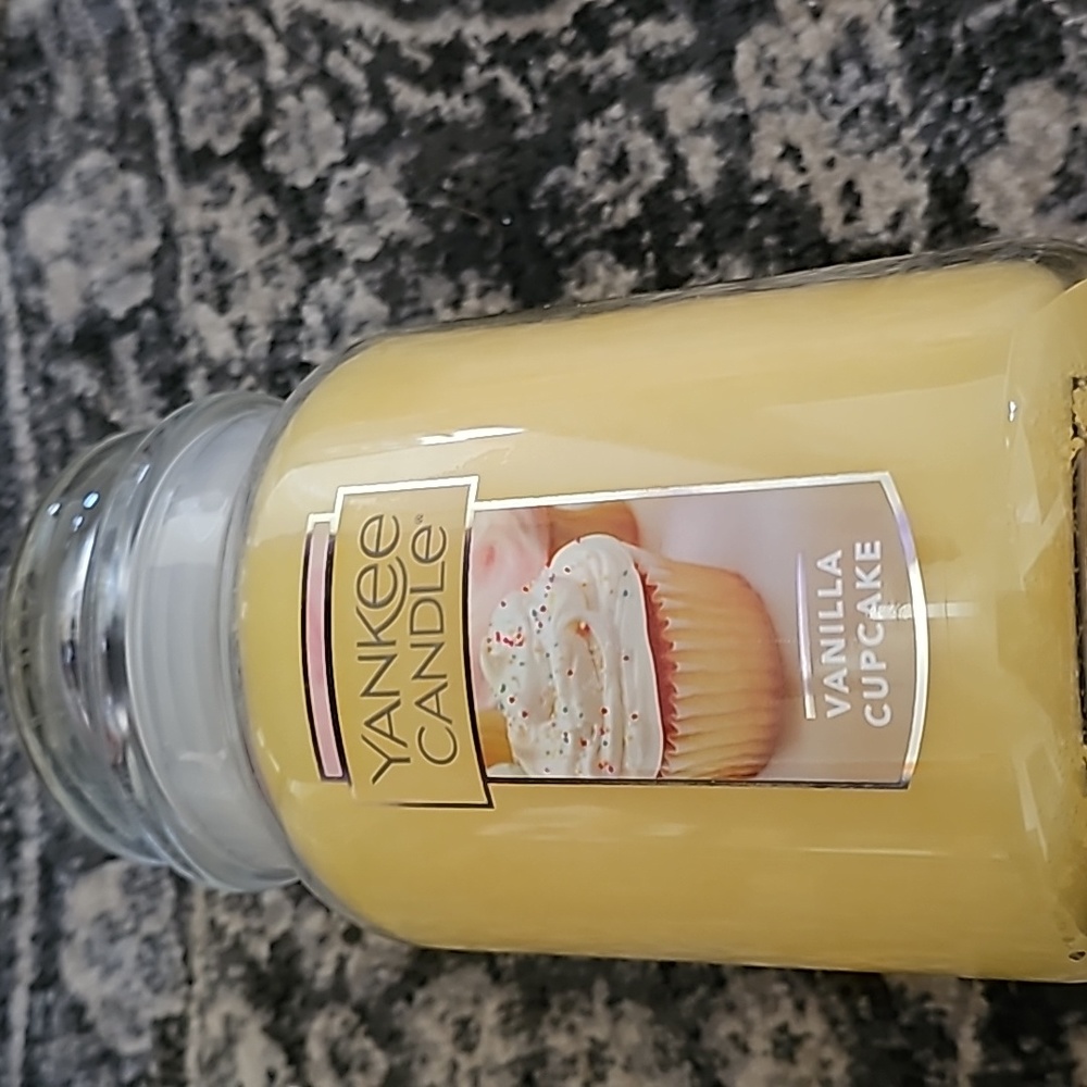 Yankee candle  vanilla cupcake